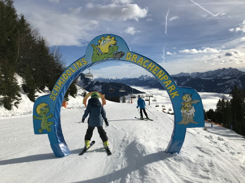 Kurzweilige Pisten im Skiurlaub mit Kindern in Österreich - Dank dem Drachen Schmidolin