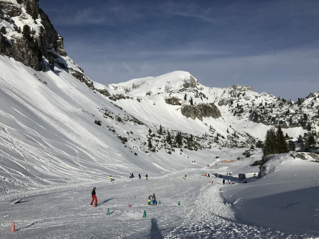 Das ist das schneesichere Übungsgelände für die Skianfänger
