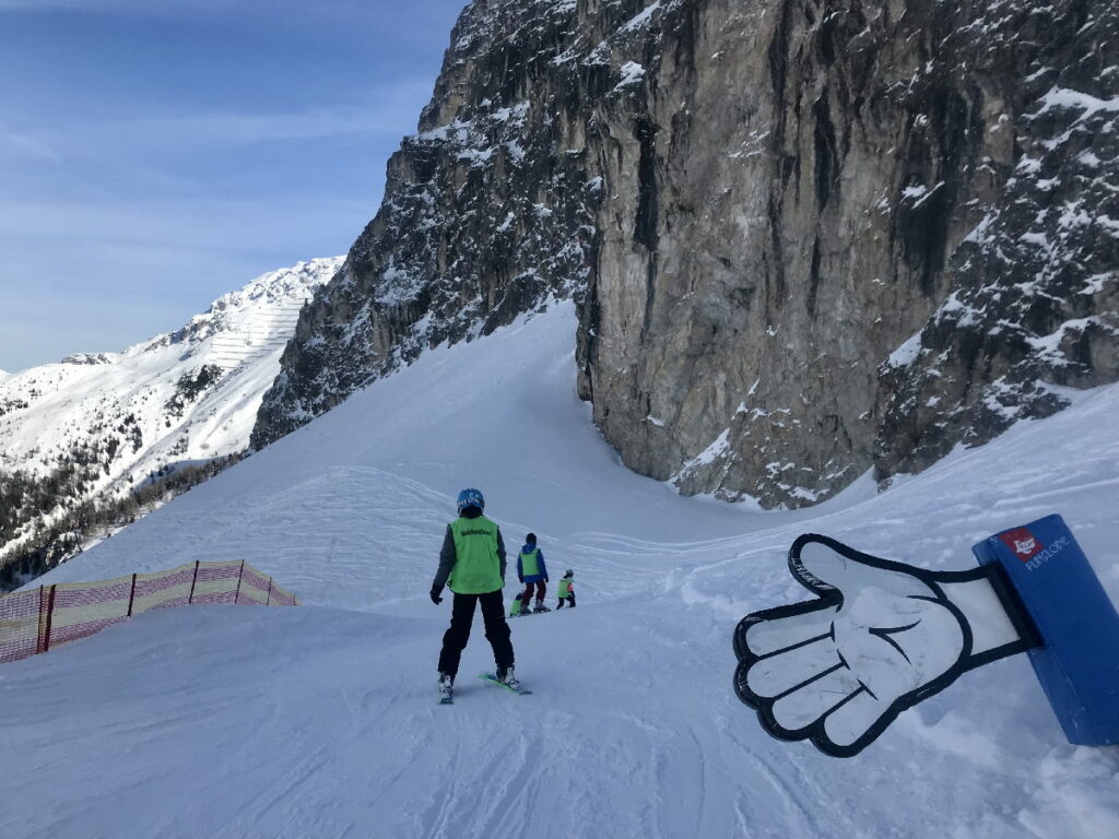 ... und "High Five" im Skiurlaub mit Kindern in Tirol