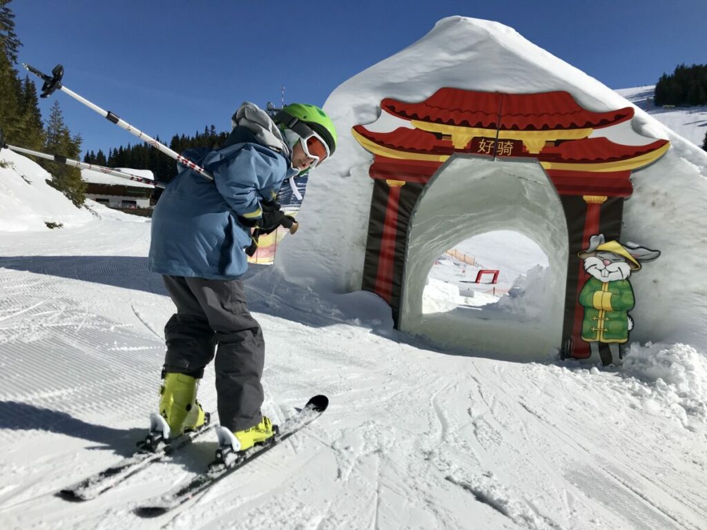 Die Planai lockt mit besonderen Abfahrten im Skiurlaub mit Kindern Österreich