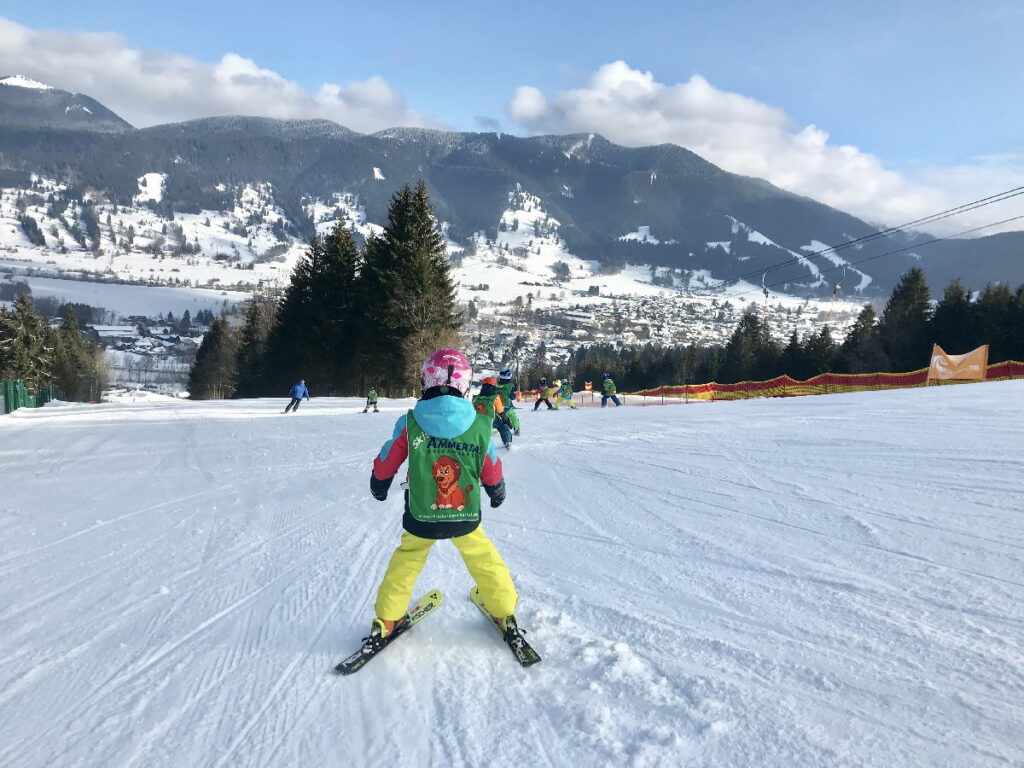 Skiurlaub mit Kindern Deutschland - freie Bahn am Kolbensattel in Oberammergau